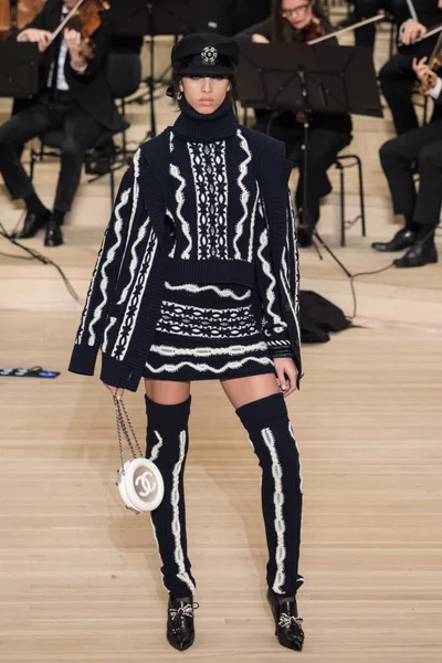 Look 25